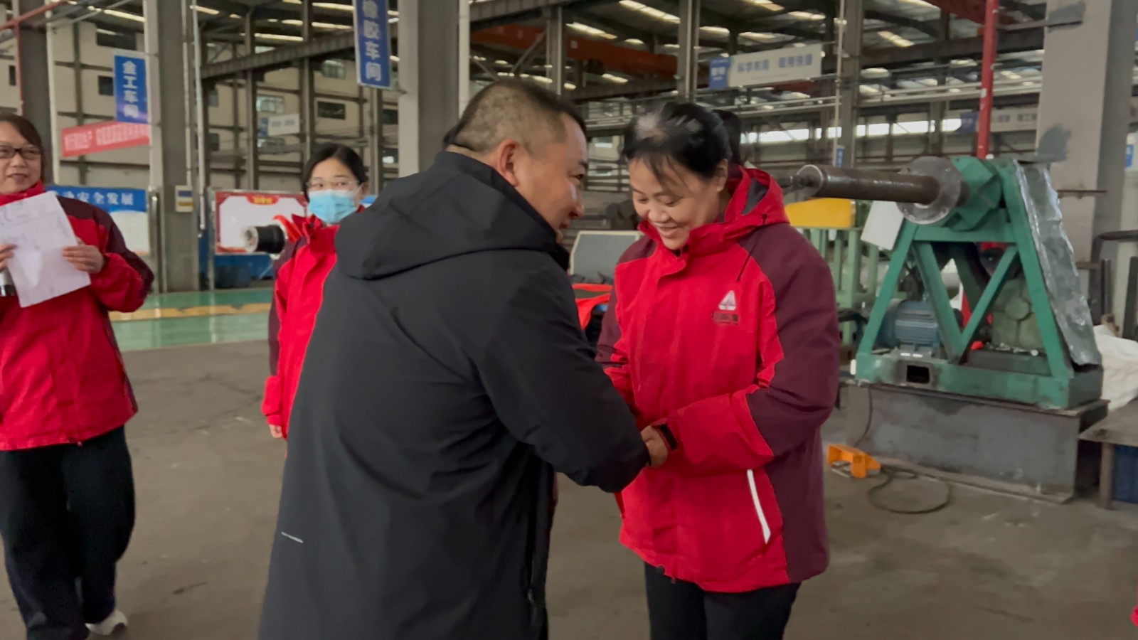 師徒攜手促成長(zhǎng)，獎(jiǎng)勵(lì)儀式暖人心